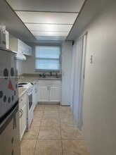 180 NE 12th Ave in Hallandale Beach, FL - Building Photo - Building Photo