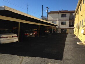 1700 W Victory Blvd in Burbank, CA - Building Photo - Building Photo