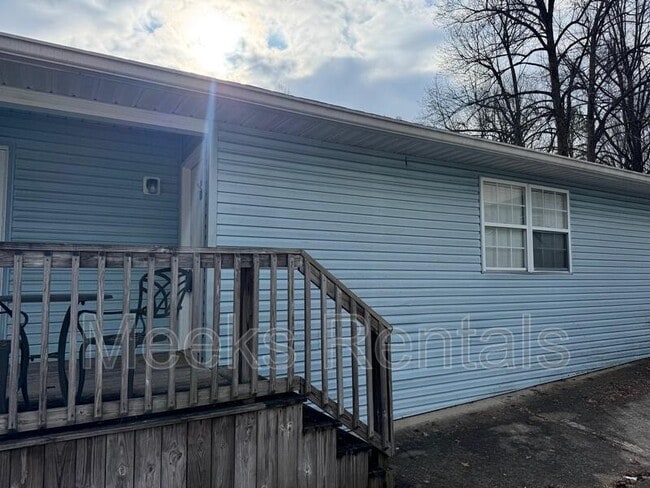 property at 100 Boncarbo Ln