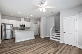 1351 NW 6th Ave in Gainesville, FL - Building Photo - Building Photo