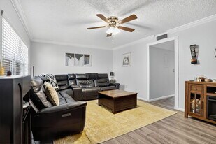 9050 NW 28th St in Coral Springs, FL - Building Photo