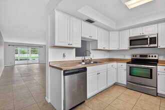 2501 Antigua Terrace in Coconut Creek, FL - Building Photo - Building Photo