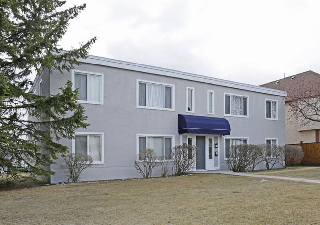 2215 Westmount Rd NW in Calgary, AB - Building Photo - Building Photo