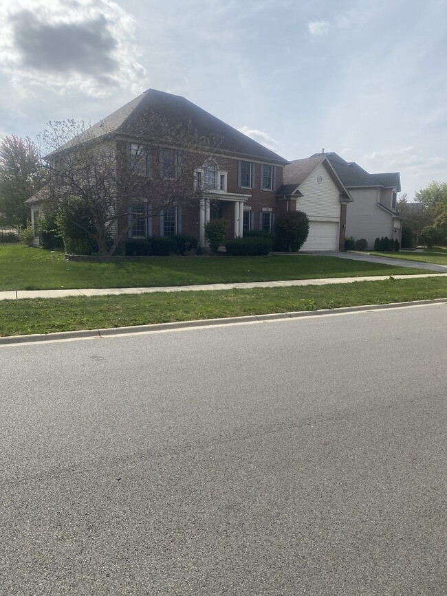 24963 Heritage Oaks Dr in Plainfield, IL - Foto de edificio - Building Photo