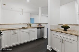 626 Marion Ln in Monroe Township, NJ - Foto de edificio - Building Photo