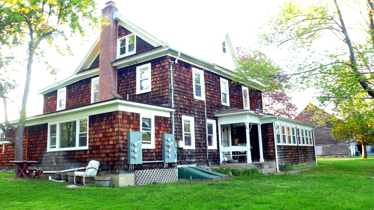 687-695 Hoagerburgh Rd in Wallkill, NY - Building Photo