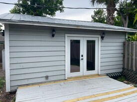 2132 Roselawn St in Sarasota, FL - Building Photo