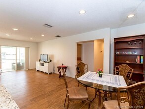 5880 NW 57th Ave-Unit -7 in Tamarac, FL - Foto de edificio - Building Photo
