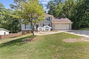 1388 Chesapeake Dr SW in Lilburn, GA - Building Photo