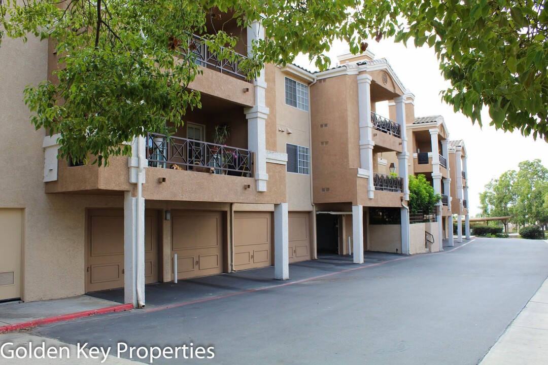 3211 Sello Ln in Carlsbad, CA - Foto de edificio