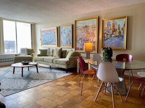 77 Pond Ave in Brookline, MA - Building Photo - Building Photo