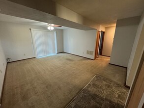 136 Lauren Circle Apt. B, Unit B in Belleville, IL - Building Photo - Building Photo