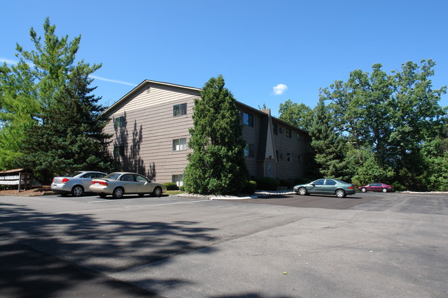 Oakwood Apartments in East Lansing, MI - Building Photo - Building Photo