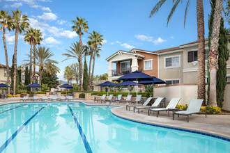 Jamboree Apartments and Townhomes in Rancho Cucamonga, CA - Foto de edificio - Building Photo