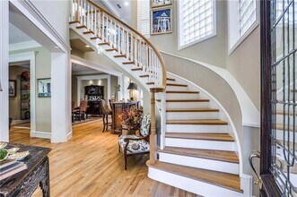 5927 Lindenshire Ln in Dallas, TX - Building Photo - Building Photo