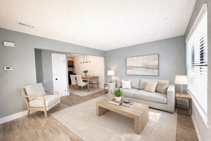 531 N Betty Jo Dr in Fayetteville, AR - Building Photo