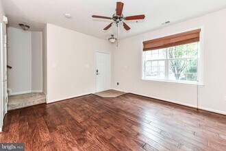 19408 Coppermine Sq in Leesburg, VA - Building Photo - Building Photo