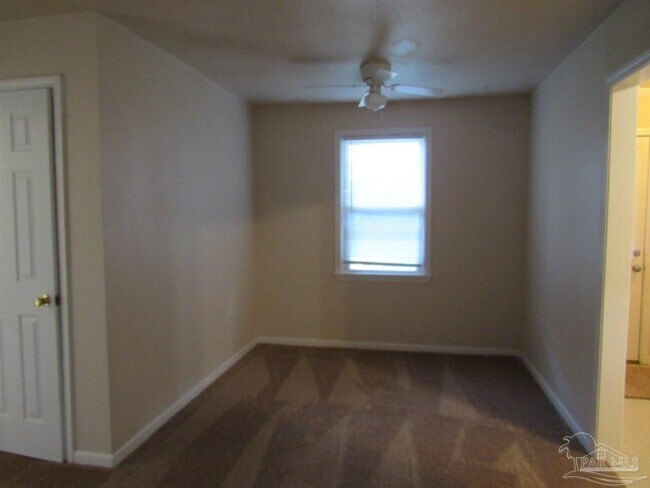 5502 Lynwood Rd in Pensacola, FL - Building Photo - Building Photo