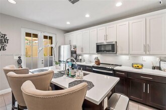 14721 SW 13th St in Pembroke Pines, FL - Building Photo - Building Photo