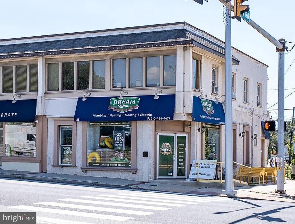 1 S Valley Rd in Paoli, PA - Building Photo
