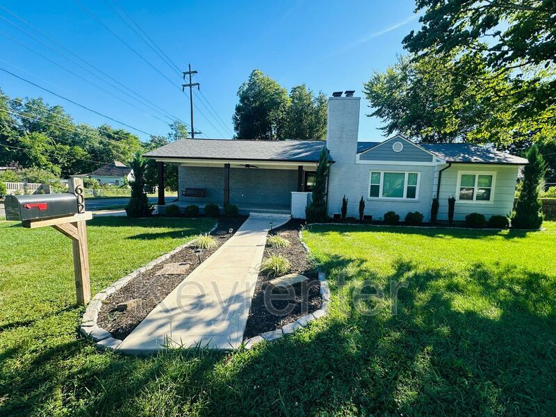 602 W Glenwood Ave NE in Knoxville, TN - Building Photo