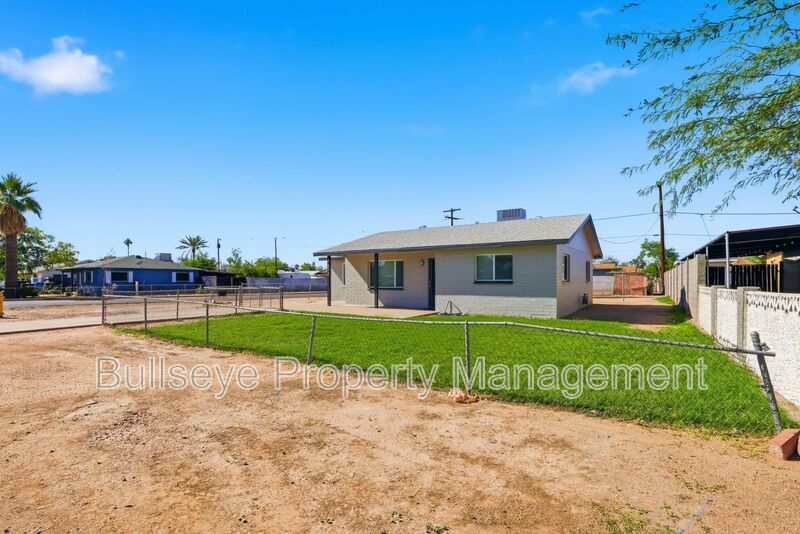 1102 N 28th Pl in Phoenix, AZ - Building Photo