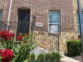 4232 Charles St in Carrollton, TX - Building Photo