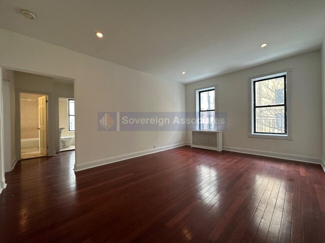 property at 20 Magaw Pl