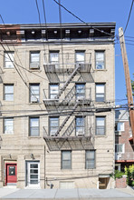 25-16 18th St in Long Island City, NY - Building Photo - Building Photo