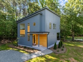 160 Daphine Dr in Hillsborough, NC - Building Photo
