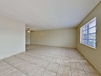 565 W 79th Pl in Hialeah, FL - Foto de edificio - Building Photo