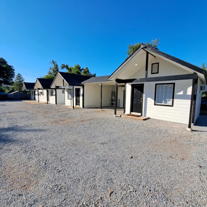 1934 Parallel St in Shasta Lake, CA - Building Photo