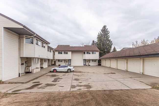 4227 36 Av NW in Edmonton, AB - Building Photo - Building Photo