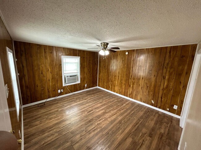 806 E McKinney St in Denton, TX - Building Photo - Building Photo
