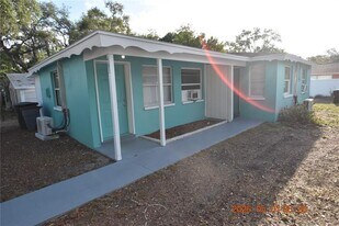 403 Milwaukee Ave in Dunedin, FL - Building Photo