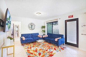 1445 Tyler St in Hollywood, FL - Building Photo - Building Photo
