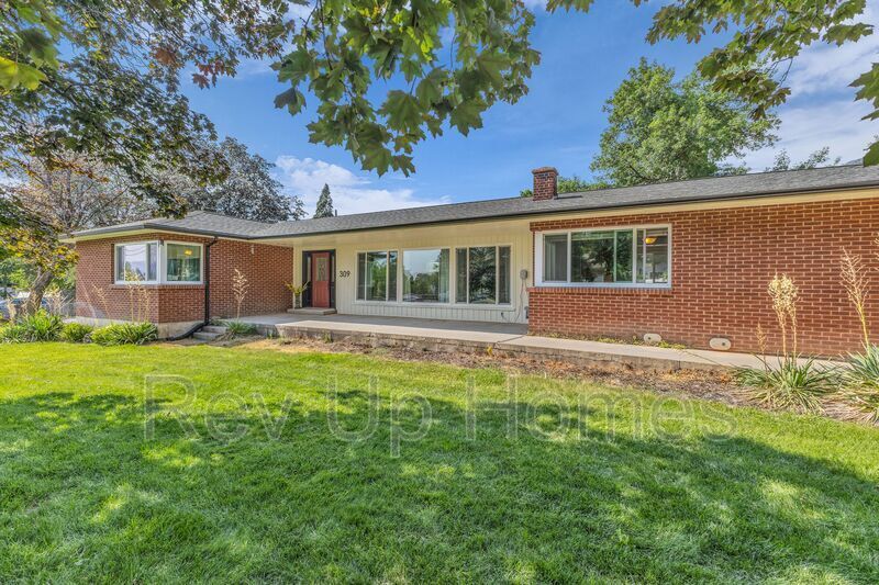 309 E 200 S in Pleasant Grove, UT - Building Photo