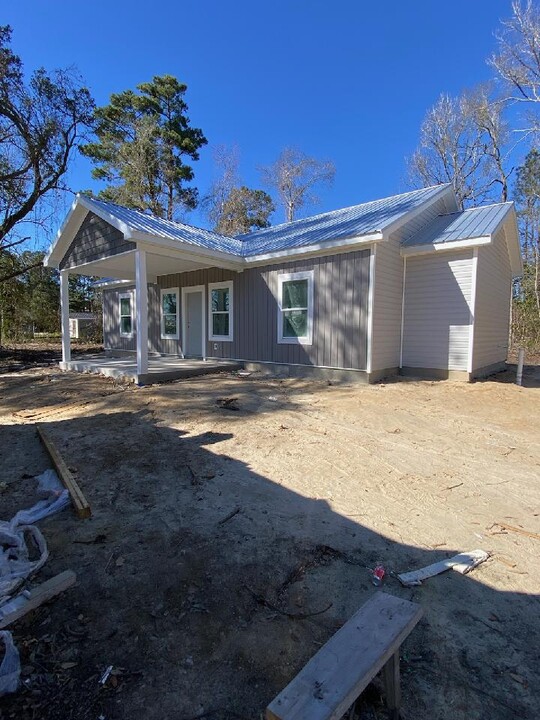 185 McGougan St in Tabor City, NC - Building Photo