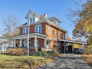 4214 Broadway in Grove City, OH - Foto de edificio - Building Photo