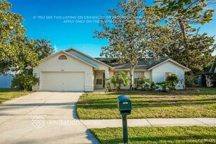 7115 Queen Palm Cir in Sarasota, FL - Building Photo