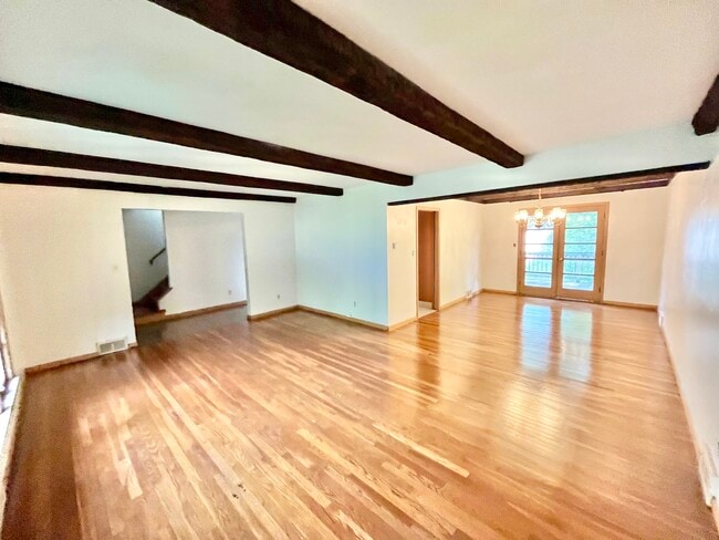 2463 Derbyshire Rd in Cleveland Heights, OH - Building Photo - Building Photo