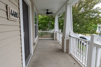 4480 Snowy Meadow Dr in Grove City, OH - Foto de edificio - Building Photo