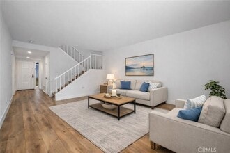 25702 Seaside Dr, Unit 128 in Dana Point, CA - Foto de edificio - Building Photo