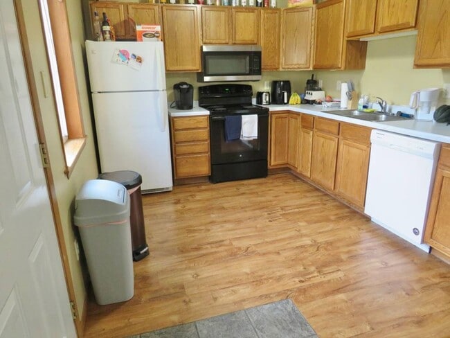 1521 6th St E in Menomonie, WI - Foto de edificio - Building Photo