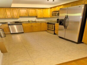 400 Leslie Dr in Hallandale Beach, FL - Building Photo - Building Photo