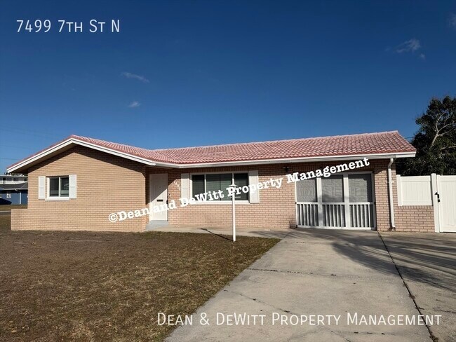 7499 7th St N in St. Petersburg, FL - Building Photo - Building Photo