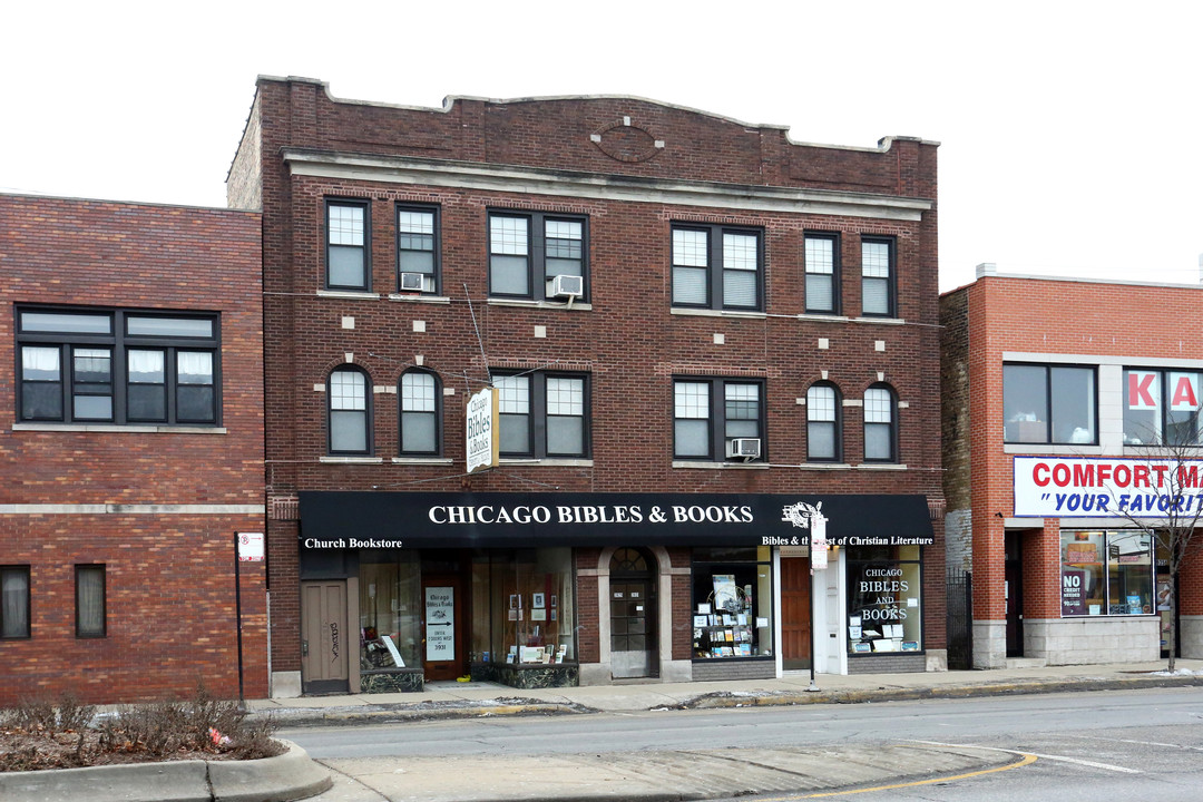3929 W Irving Park Rd in Chicago, IL - Foto de edificio
