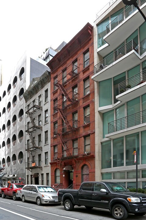 345 W 16th St in New York, NY - Building Photo