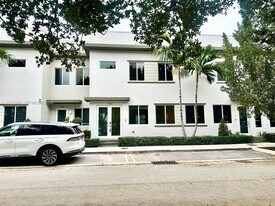 10420 NW 67th St in Doral, FL - Building Photo