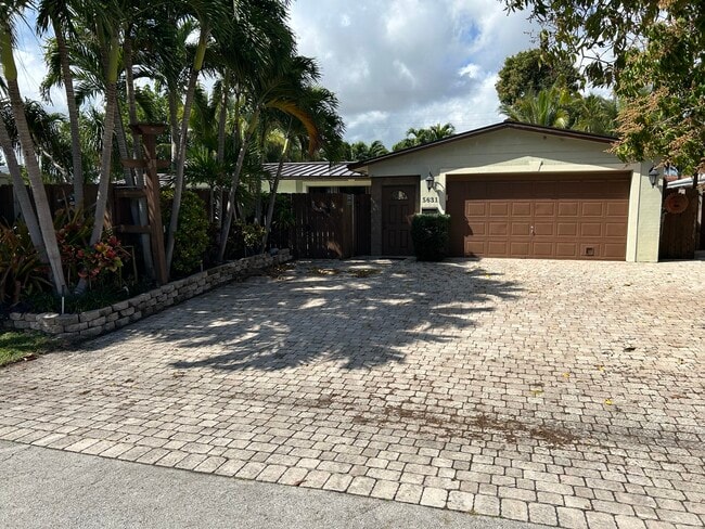 5631 NE 16th Ave in Fort Lauderdale, FL - Building Photo - Building Photo
